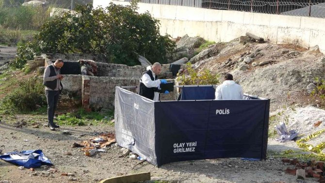 Antalya’da Boş Arazi İçerisinde Kadın Cesedi Bulundu
