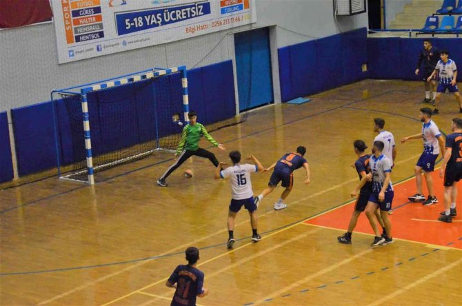 Okullar Arası Genç Erkekler-kızlar Hentbol Turnuvası’nda Kupalar Sahiplerini Buldu