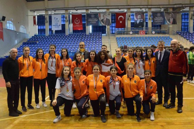 Okullar Arası Genç Erkekler-kızlar Hentbol Turnuvası’nda Kupalar Sahiplerini Buldu