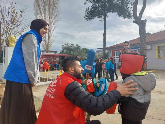 Germencik’te Gönüllü Gençler, İlkokul Öğrencilerine Yönelik Etkinlik Düzenledi