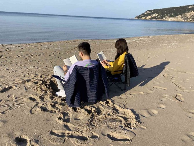 Vatandaşlar Sıcak Havanın Keyfini Sahillerde Çıkardı