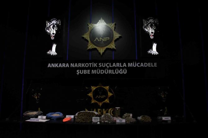 Yakalanmamak İçin Ambalajı İle Uyuşturucuyu Yutan Şahıs Hastaneye Kaldırıldı