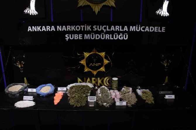 Yakalanmamak İçin Ambalajı İle Uyuşturucuyu Yutan Şahıs Hastaneye Kaldırıldı