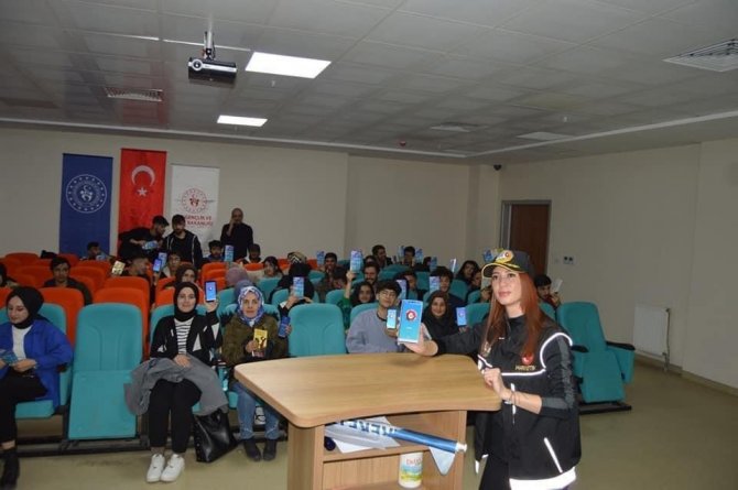Tatvan’da “Bağımlılıkla Mücadele Semineri” Verildi