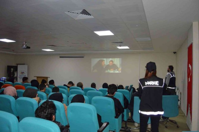 Tatvan’da “Bağımlılıkla Mücadele Semineri” Verildi