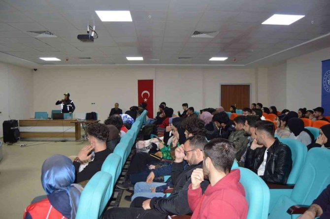 Tatvan’da “Bağımlılıkla Mücadele Semineri” Verildi