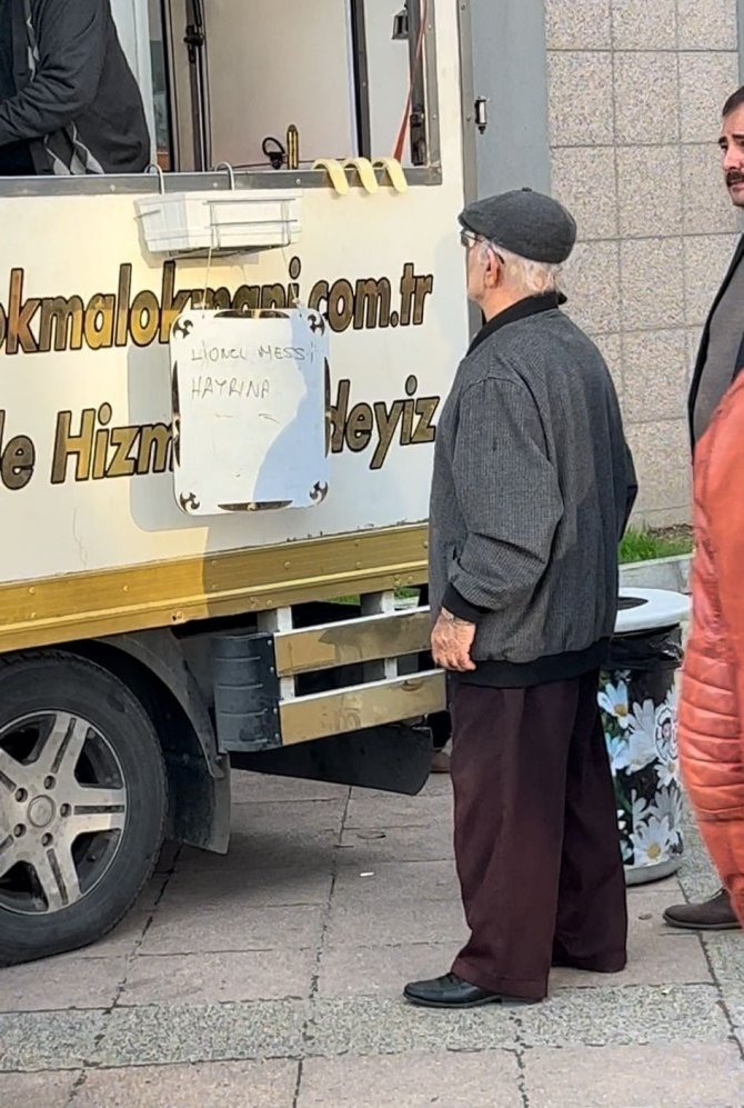 Bursa’da Messi İçin Lokma Dağıtıldı