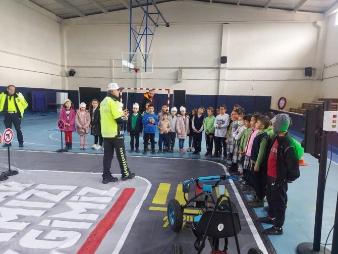 Çavdarhisar’da Çocuklara Trafik Eğitimi