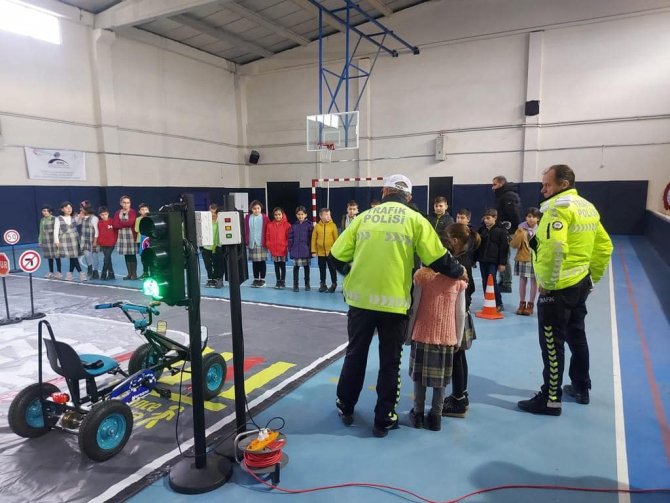 Çavdarhisar’da Çocuklara Trafik Eğitimi