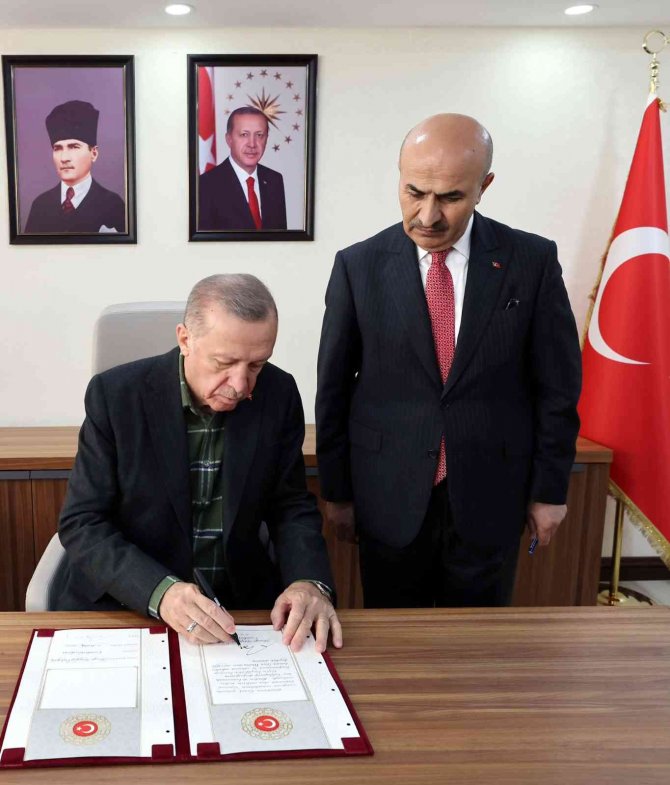 Cumhurbaşkanı Erdoğan, Mardin Valiliğini Ziyaret Etti