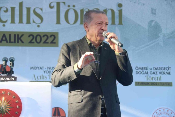 Cumhurbaşkanı Recep Tayyip Erdoğan: “Sordum, Resmi Rakam Nedir Dedim. Dediler Ki 75 Bin Kişi Meydanda. Bu 2023’e Yürüyüşün Coşkulu Adımıdır.”
