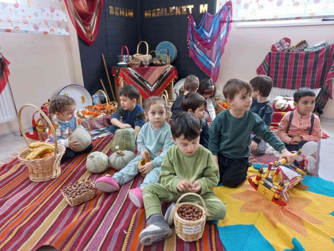 Minik Öğrenciler Yerli Ürünleri Ve Tutumu Öğrendi