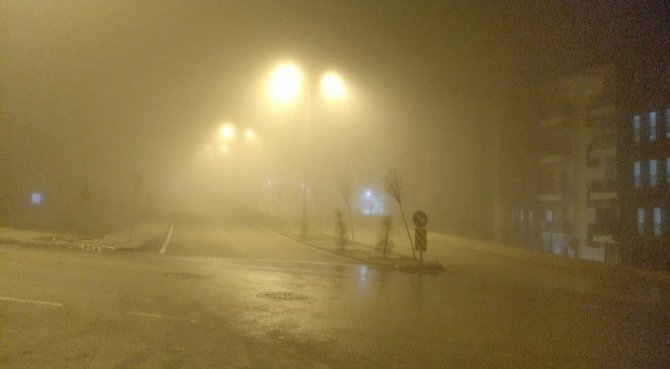Elazığ’da Gece Saatlerinde Yoğun Sis: Görüş Mesafesi 10 Metreye Kadar Düştü