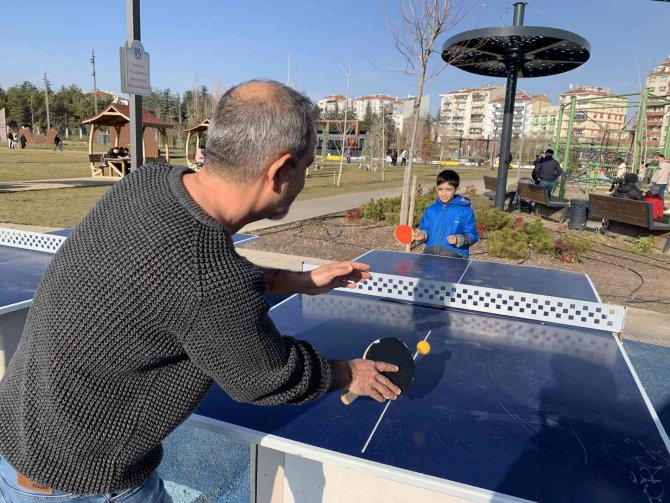 Eskişehirliler Güzel Havanın Tadını Millet Bahçesi’nde Çıkardı