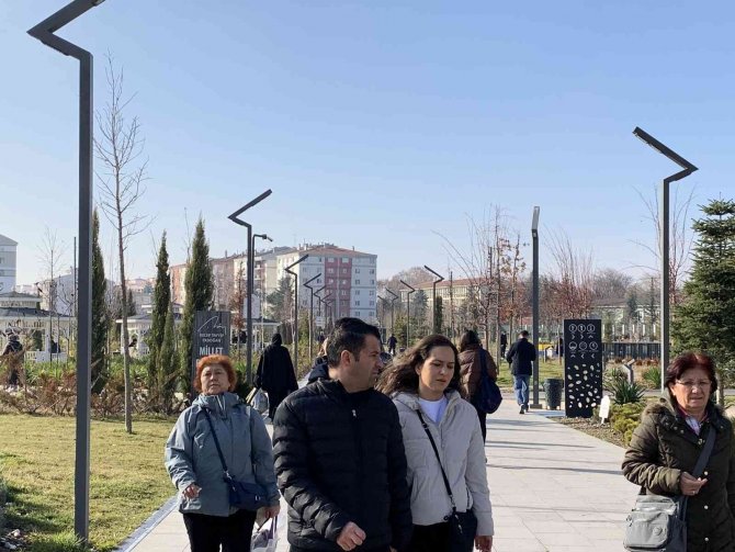 Eskişehirliler Güzel Havanın Tadını Millet Bahçesi’nde Çıkardı