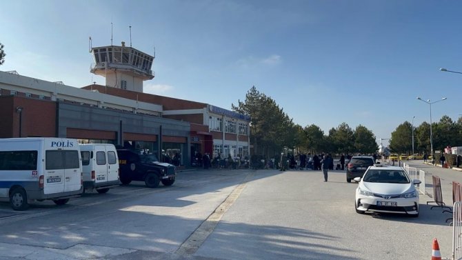 Sis Yüzünden Yolcu Uçağı Eskişehir’e İnemedi