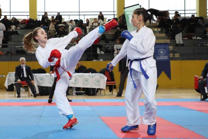 Spor Kenti Gaziosmanpaşa’da, Bu Kez Karate Rüzgarı Esti
