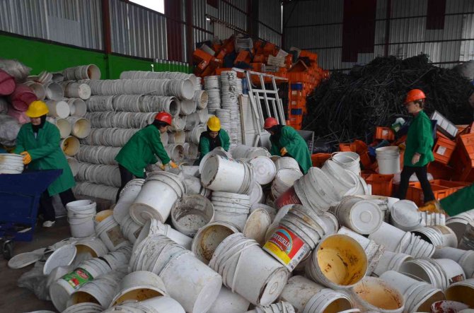 Hatay’da 7 Kadın Bir Araya Gelip Geri Dönüşüm Tesisi Kurdu