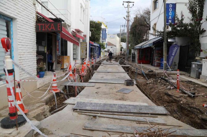 Bodrum’da Vatandaşları Selden Kurtaracak Çalışmalar Aralıksız Sürüyor