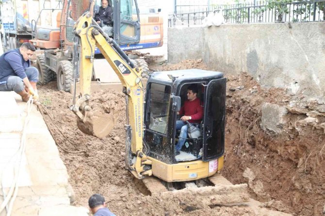 Bodrum’da Vatandaşları Selden Kurtaracak Çalışmalar Aralıksız Sürüyor