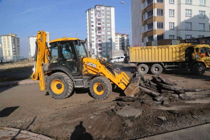 Melikgazi Belediyesi Asfalt Çalışmalarına Hız Kesmeden Devam Ediyor