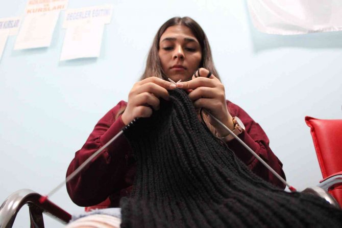 Gönüllü Öğrenciler, Minik Kardeşlerinin Yüreklerini Isıtıyor
