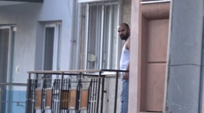 İ̇zmir’de Hareketli Anlar, Bıçakla Karısını Rehin Aldı