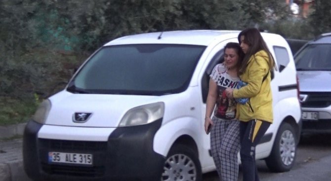 İ̇zmir’de Hareketli Anlar, Bıçakla Karısını Rehin Aldı