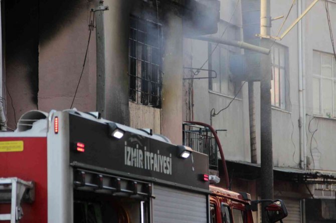 İ̇zmir’de Sünger Atölyesinde Korkutan Yangın
