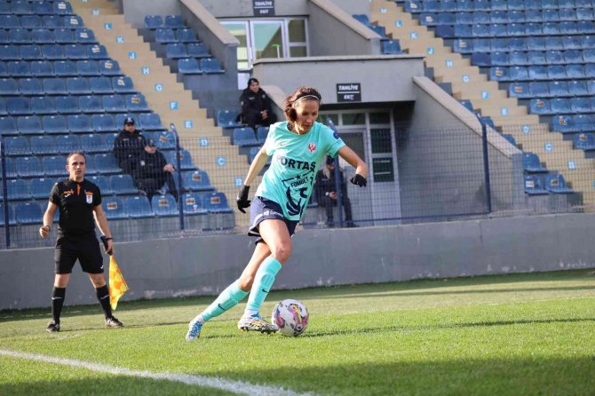 Galatasaray’ı 1-0 Yenen Fomget, İlk Yarıyı Lider Tamamladı