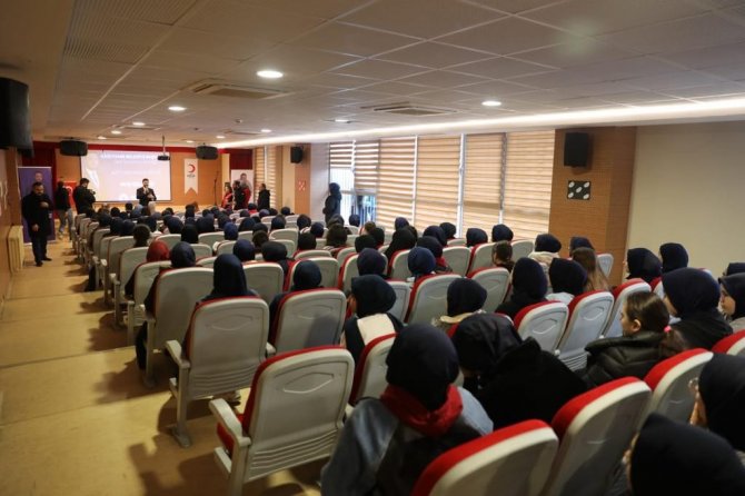 Kağıthane Belediyesi İlçedeki Tüm Gençleri Afetlere Karşı Eğitiyor
