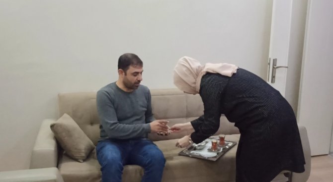 Görme Engelli Çift Hayatlarını Sevgi İle Aydınlatıyor