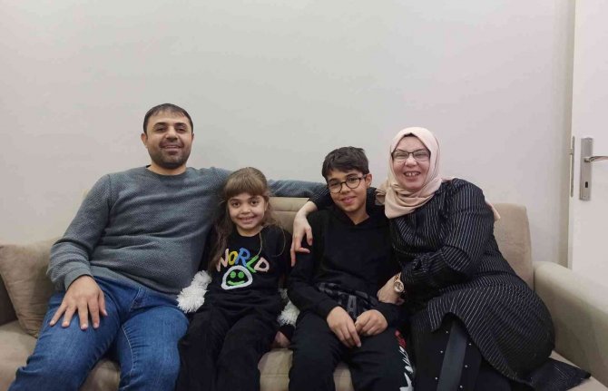 Görme Engelli Çift Hayatlarını Sevgi İle Aydınlatıyor
