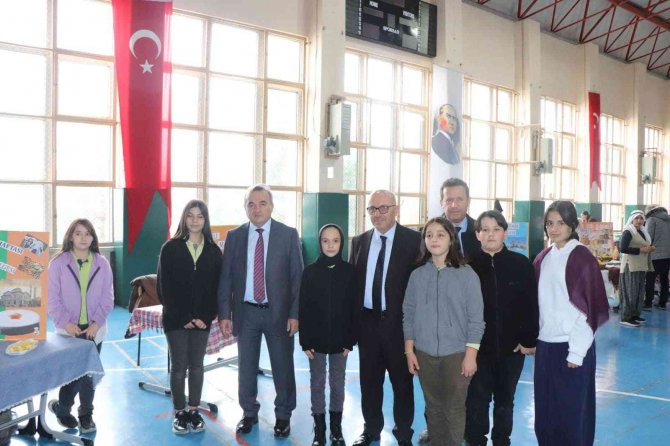 Yerli Malı Haftası Sebebiyle Hayır Çarşısı Açıldı