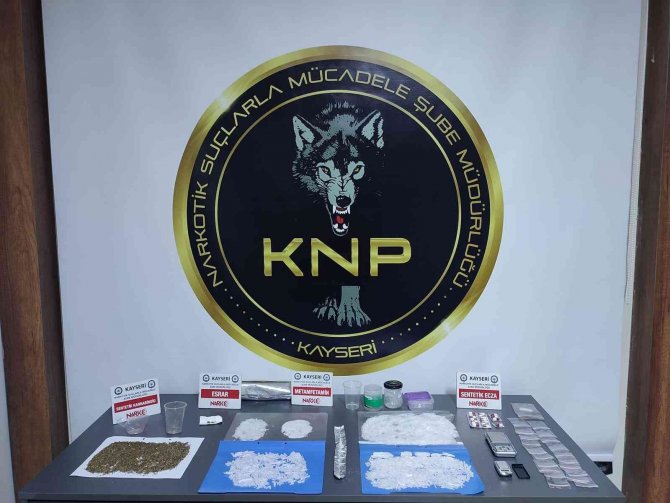 Narkotik Polisinden Uyuşturucu Tacirlerine Darbe