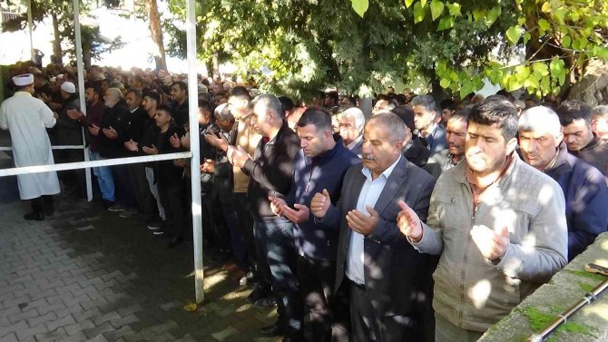 Kilis’te Toprak Kaymasında Ölen 2 İşçi Son Yolculuğuna Uğurlandı