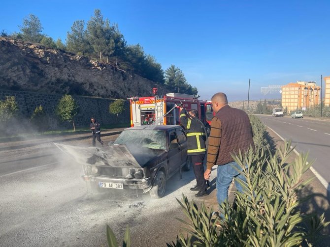 Otomobil Alev Topuna Dönmeden Söndürüldü