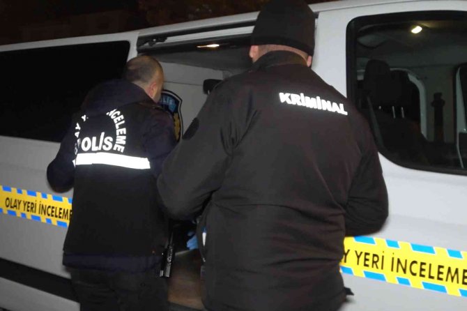 Husumetlisinin İş Yerini Basıp Tabancayla Öldürdü