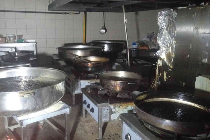 Hastane Yemekhanesinde Yangın: 8 Kişi Dumandan Etkilendi