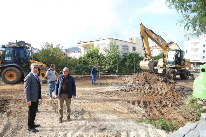 Marmaris’te İ̇çmeler İ̇smet İ̇nönü Caddesi Yenileniyor