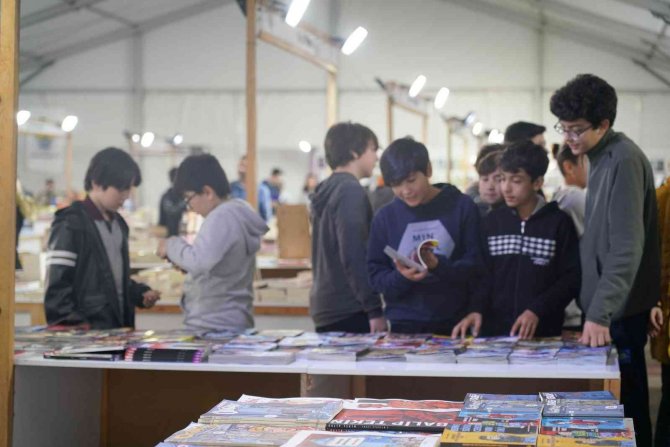 Kitap Tutkunları, Fuarda Buluştu