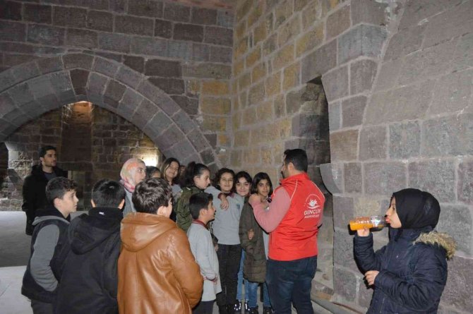 Öğenciler Tarihi El Aman Hanını Gezdi