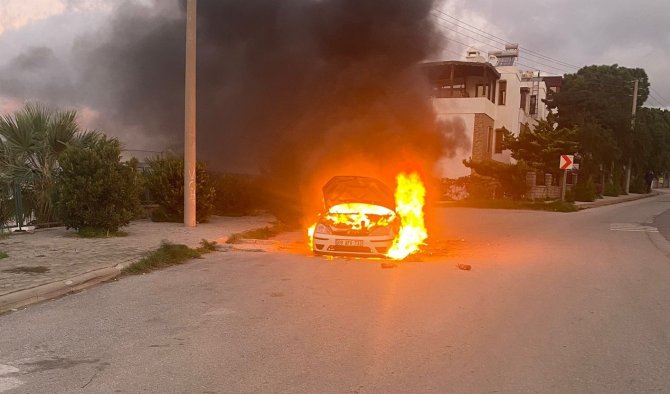 Seyir Halindeyken Alev Alan Otomobil Kullanılamaz Hale Geldi