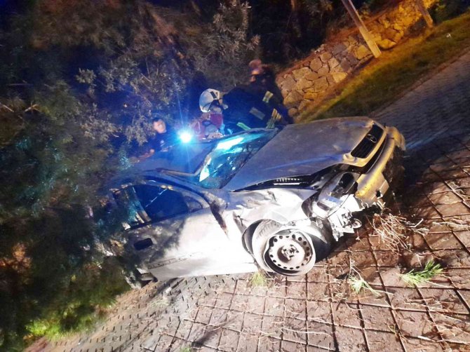 Marmaris’te Araç Seyir Tepesinden Sahile Uçtu