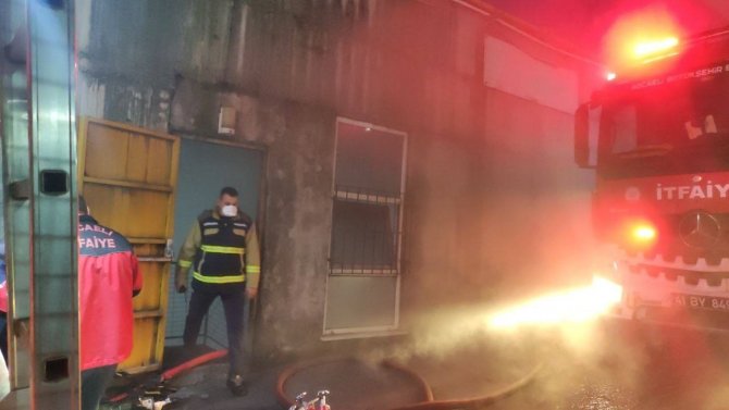 Kauçuk Fabrikasında Çıkan Yangın Söndürüldü