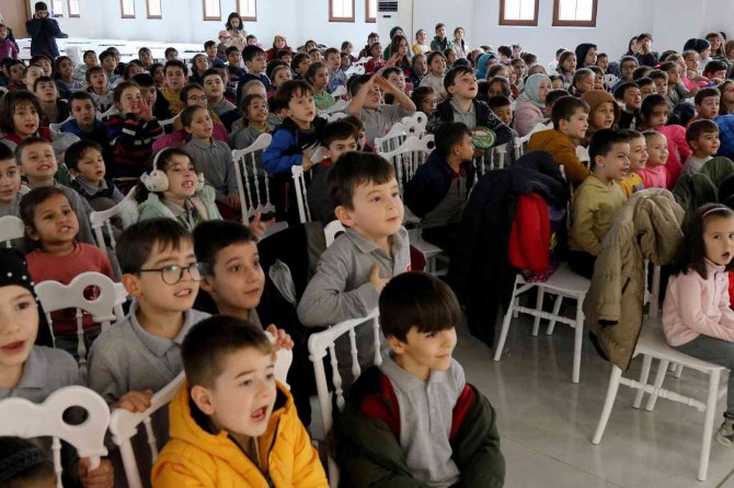 ‘Müziğin Dünyası’ Tiyatro Gösterimi Miniklere Unutulmaz Anlar Yaşattı