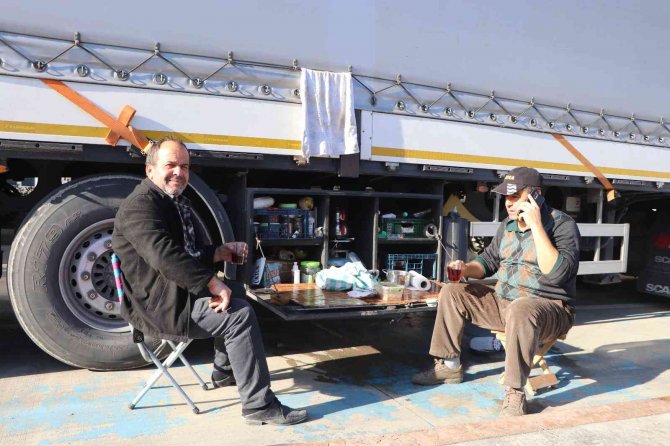 Rusya İle Gemi Trafiği Yavaşladı, Tırlar Samsun’da Yığıldı