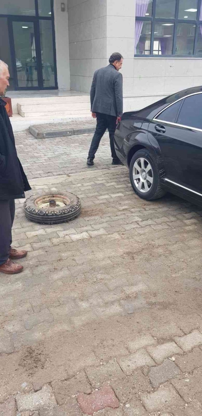 Balıkesir Valisi Kazadan Kıl Payı Kurtuldu