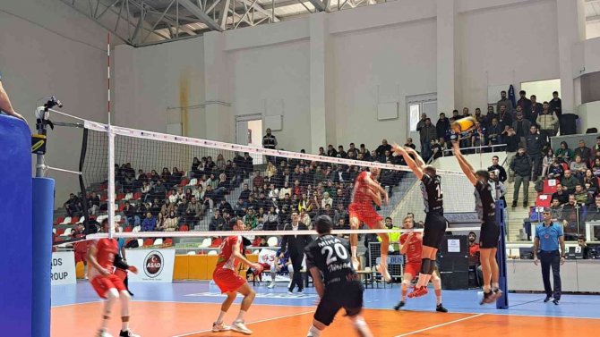 Efeler Ligi: Türşad: 3 - Hekimoğlu Bursa: 0