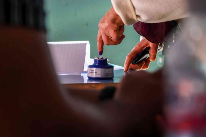 Tunus Halkı Erken Genel Seçimler İçin Sandık Başında
